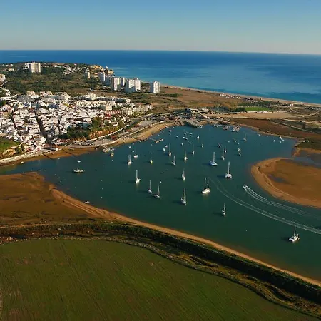 Lejlighedshotel Alto Fairways 3*